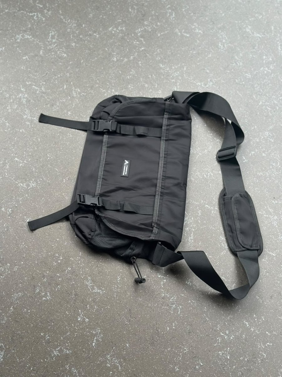 SPACE BLACK LAPTOP MESSENGER